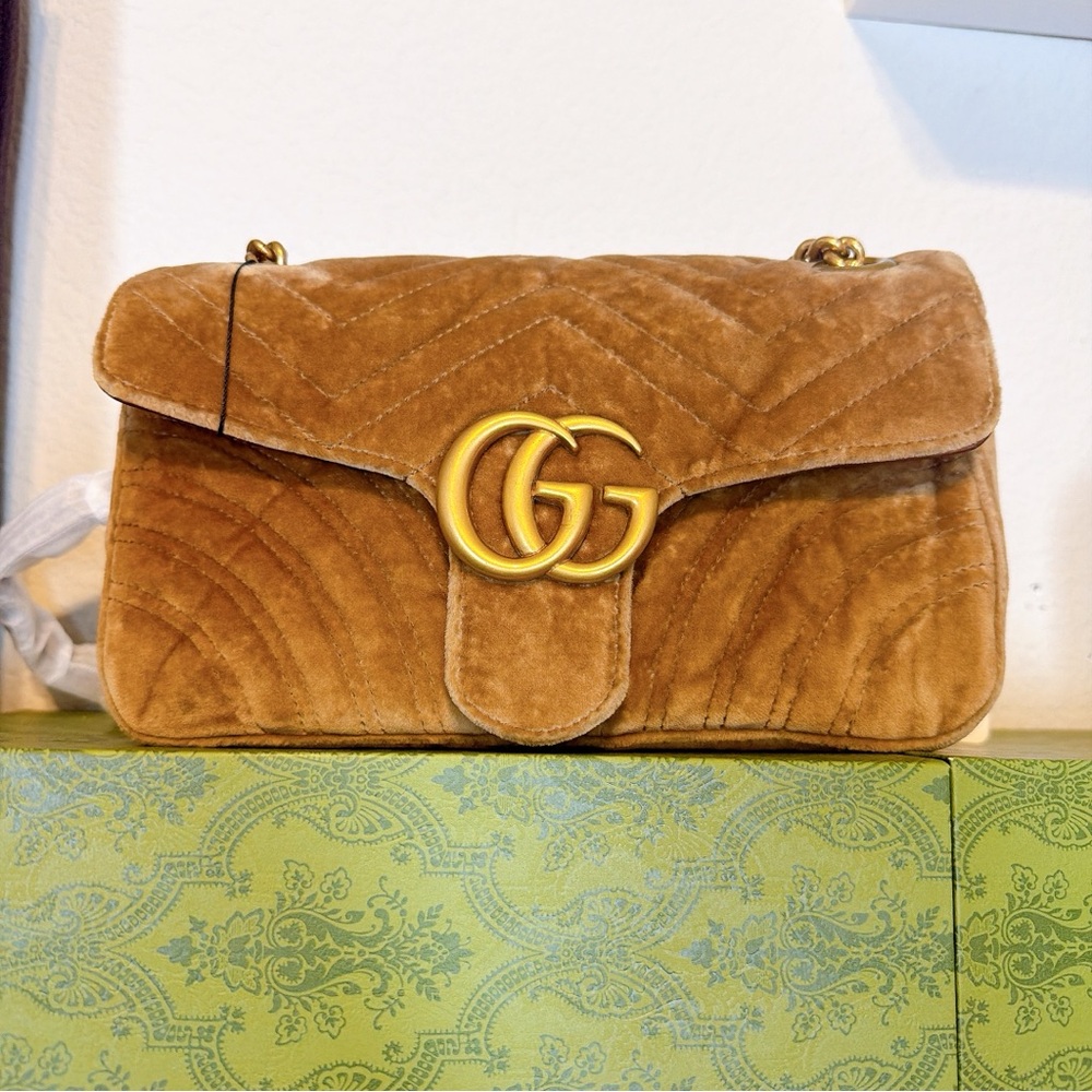 Gucci Marmont Velvet Shoulder Bag in Brown